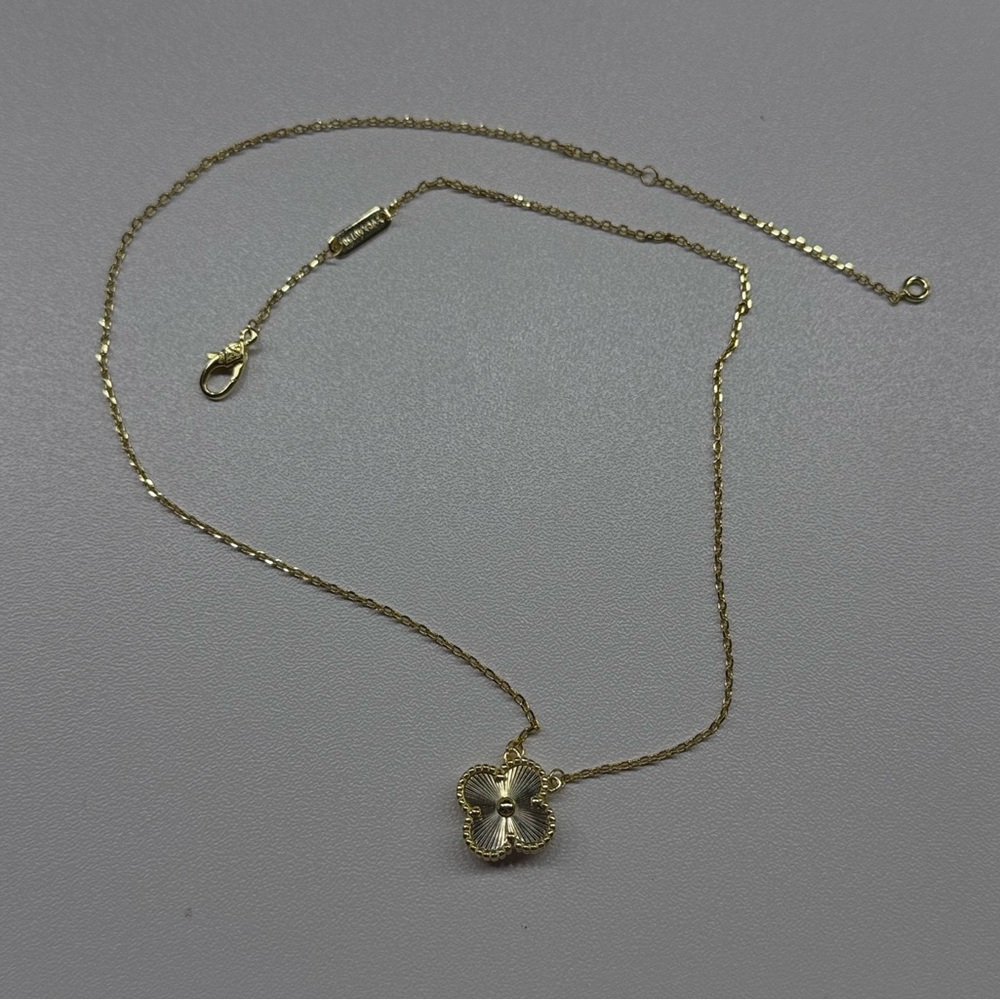 Elegant Gold Clover Pendant Necklace